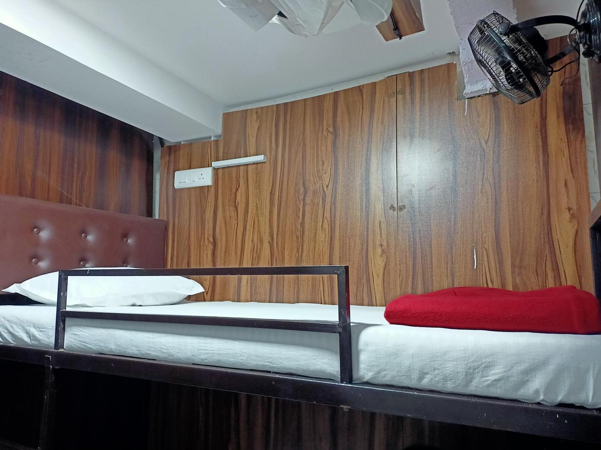Golden View Dormitory Hotel Mumbai  Buitenkant foto