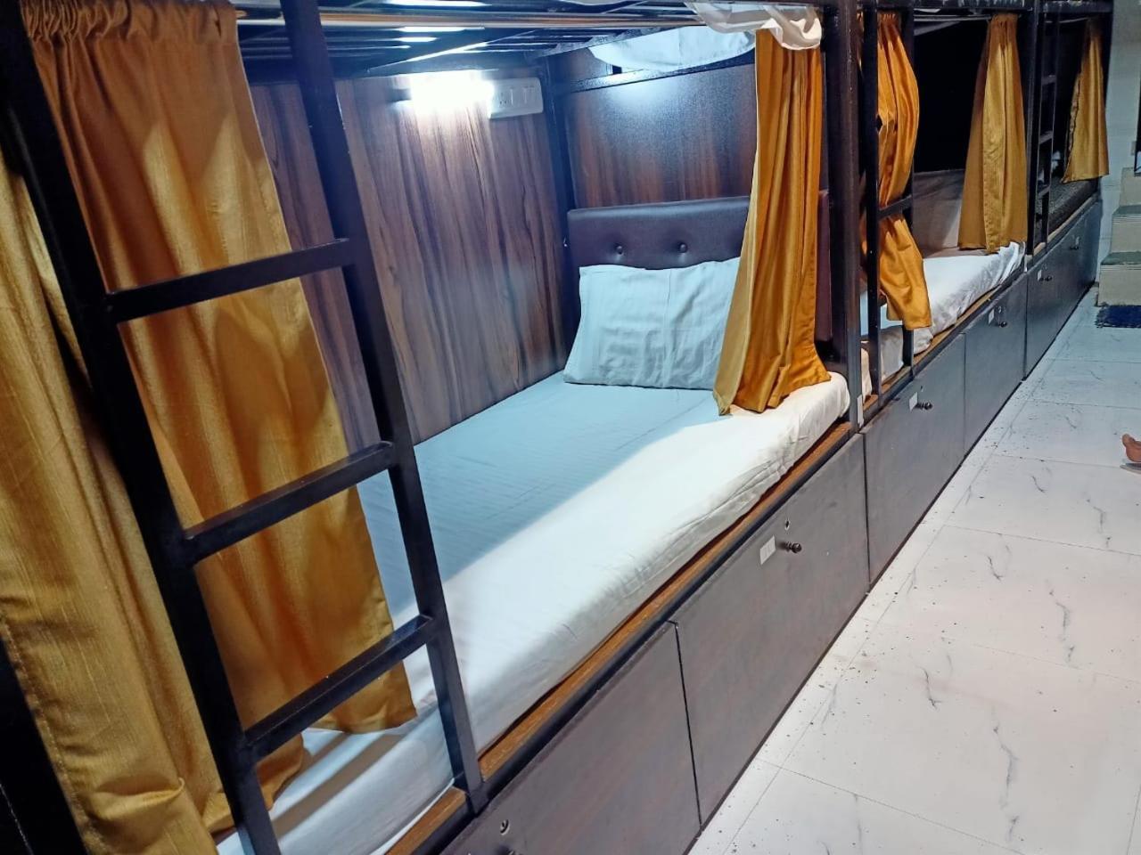 Golden View Dormitory Hotel Mumbai  Buitenkant foto