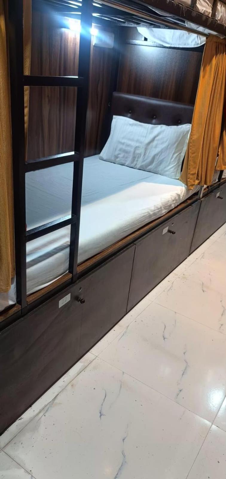 Golden View Dormitory Hotel Mumbai  Buitenkant foto
